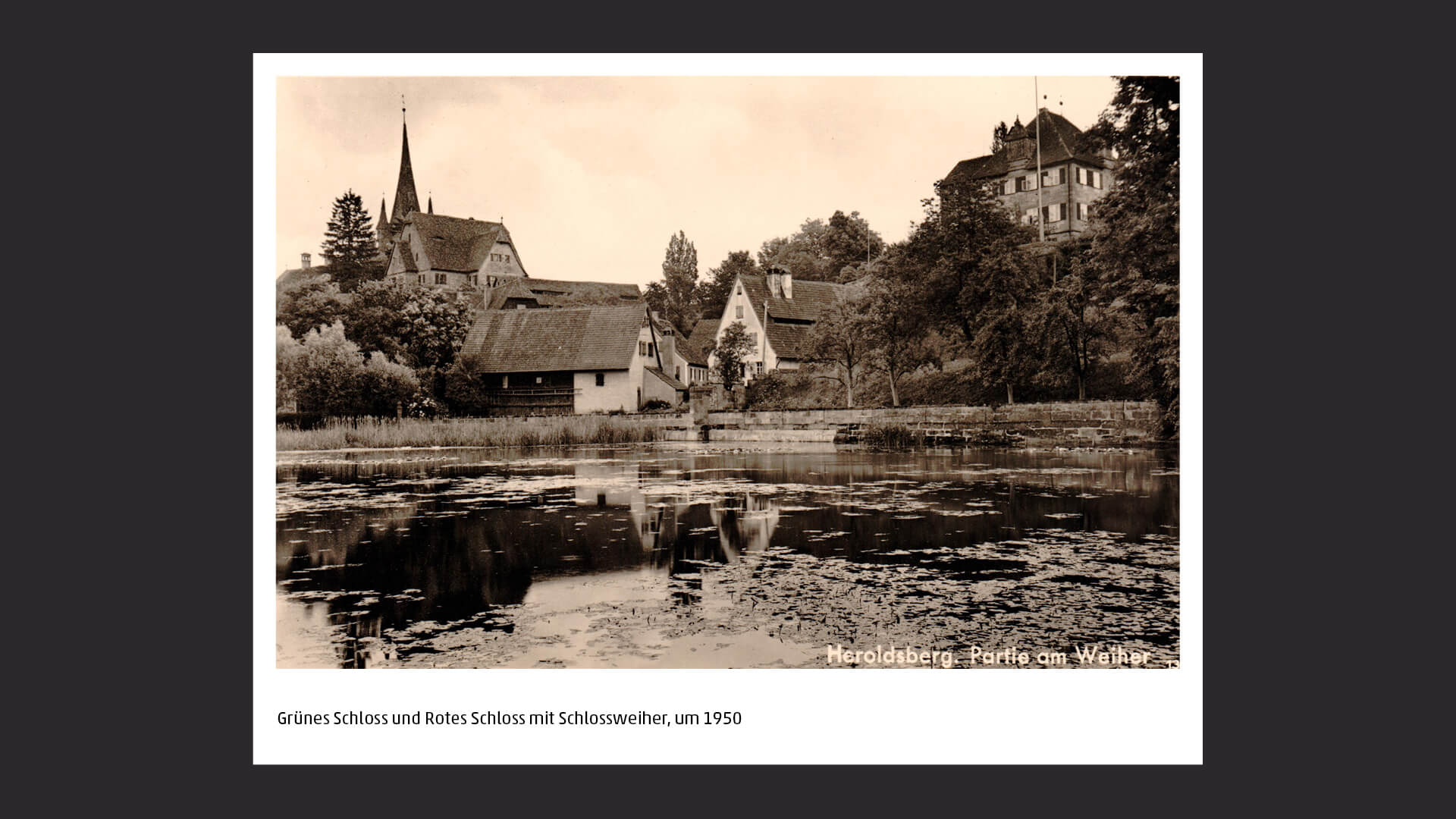 Grünes Schloss und Rotes Schloss mit Schlossweiher, Heroldsberg, um 1950