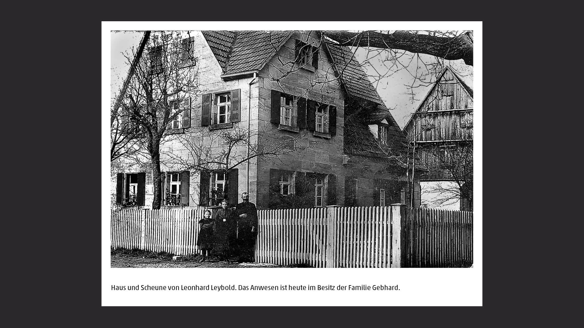 Haus und Scheune von Leonhard Leybold. Das Anwesen ist heute im Besitz der Familie Gebhard.