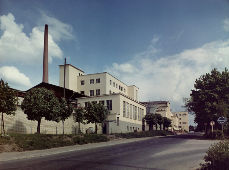 Vereinigte Papierwerke, Ansicht von der Hauptstraße